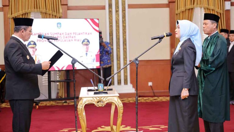 Misni Resmi Dilantik Jadi Sekda Kepri, Catat Sejarah Perempuan Pertama